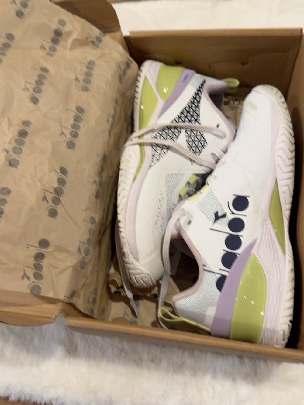 Diadora Atomo V7000 Women’s Tennis Shoes Size 7.5M, White Green Purple